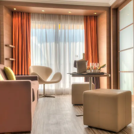 Ac By Marriott Ambassadeur Antibes - Les Pins فندق