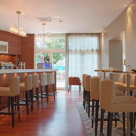 Ac By Marriott Ambassadeur Antibes - Les Pins Szálloda 4*